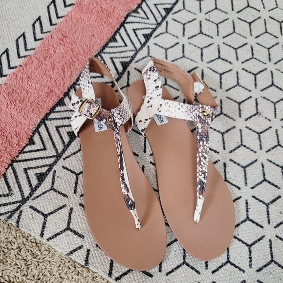 STEVE MADDEN DELRAY FAUX SNAKESKIN THONG SANDALS, SZ 8.5 - Picture 1 of 8